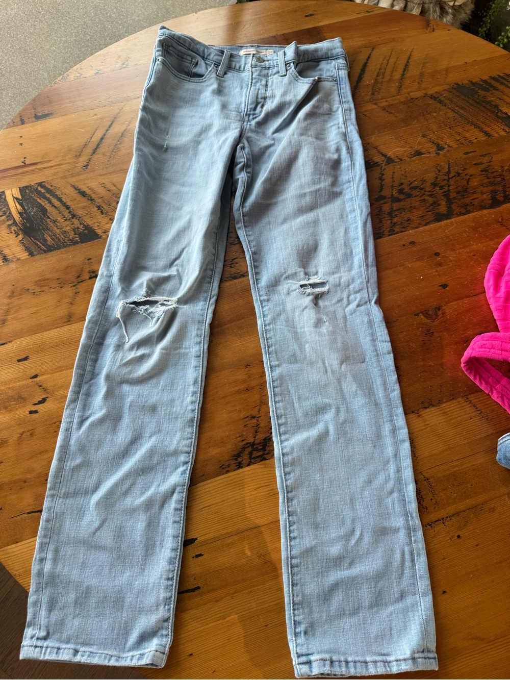 Light Wash Women's Ripped Straight Levi’s 28x32